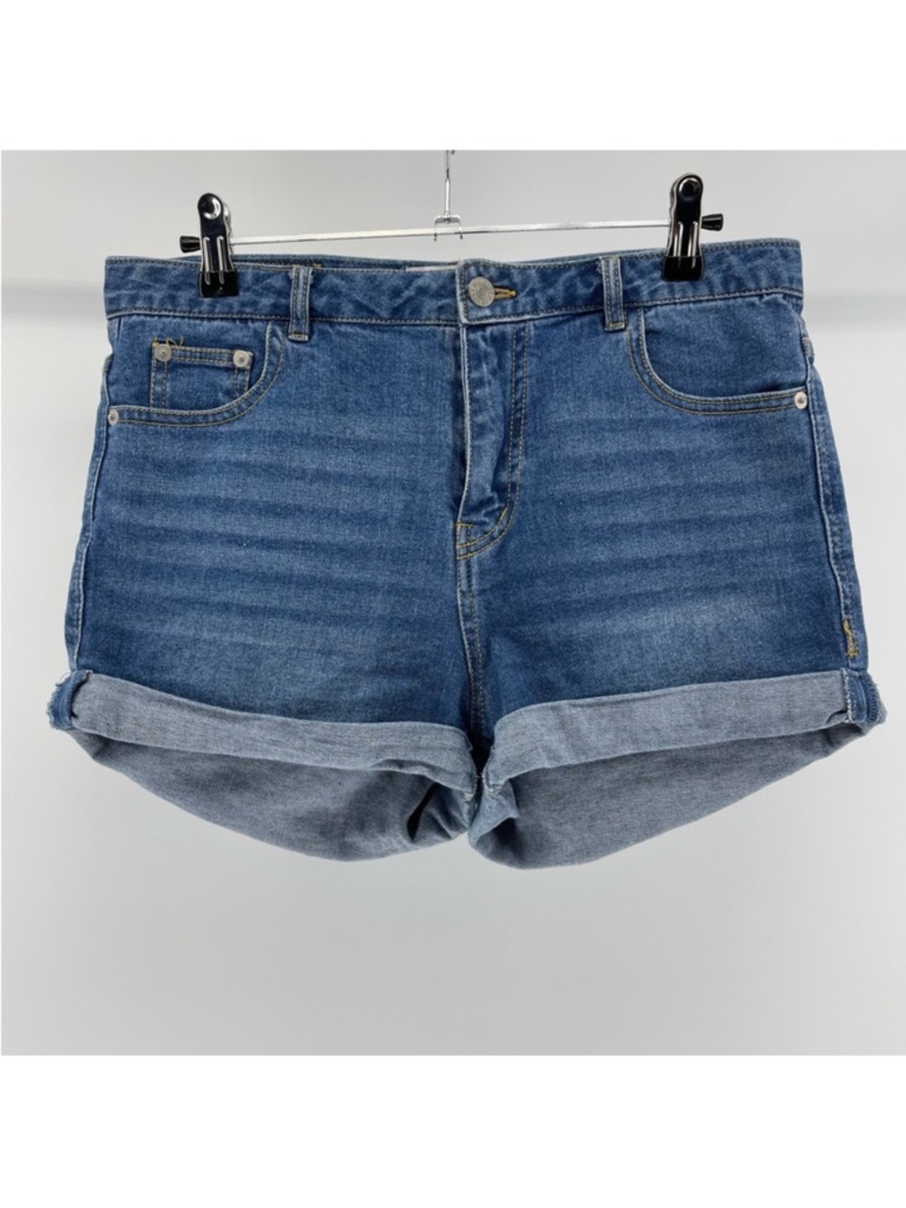 Love Tree High Rise Medium Wash Cuffed Denim Shorts, Women’s 31